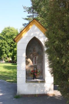 Znamenje pri cerkvi Tišina